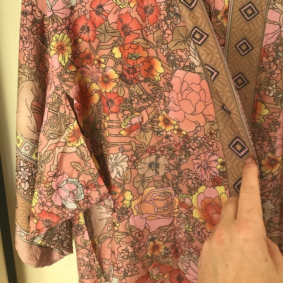 Beautiful kimono style silky top/wrap/robe - Picture 8 of 11